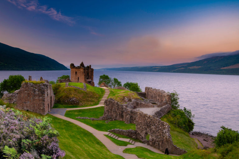 Schottland, Loch Ness mit Urquhart Castle