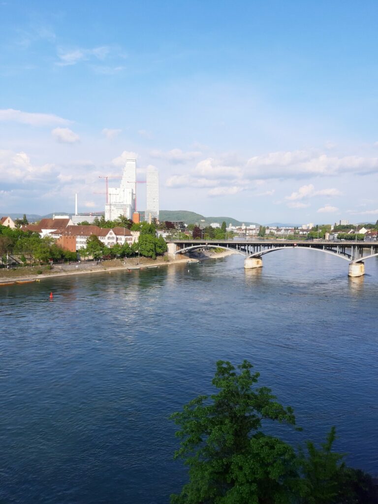 Schweiz, Basel, Brücke über dem Rhein