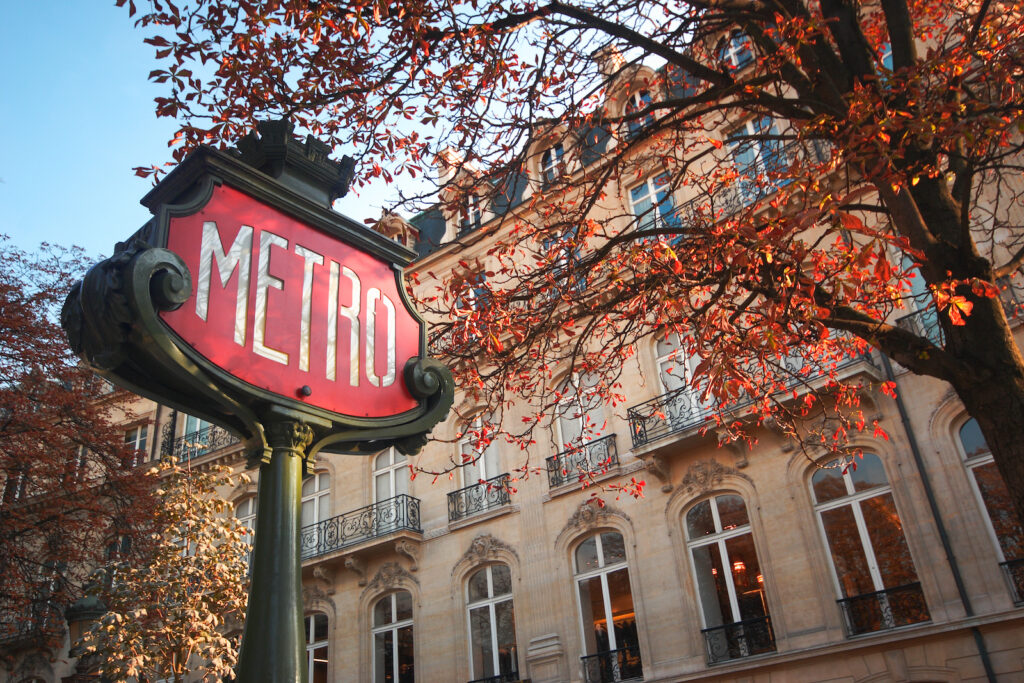 Frankreich, Paris, Traditionelles Metro-Schild