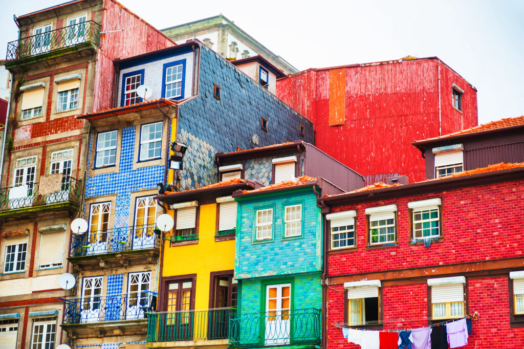 Portugal, Porto, bunte Häuserfassaden