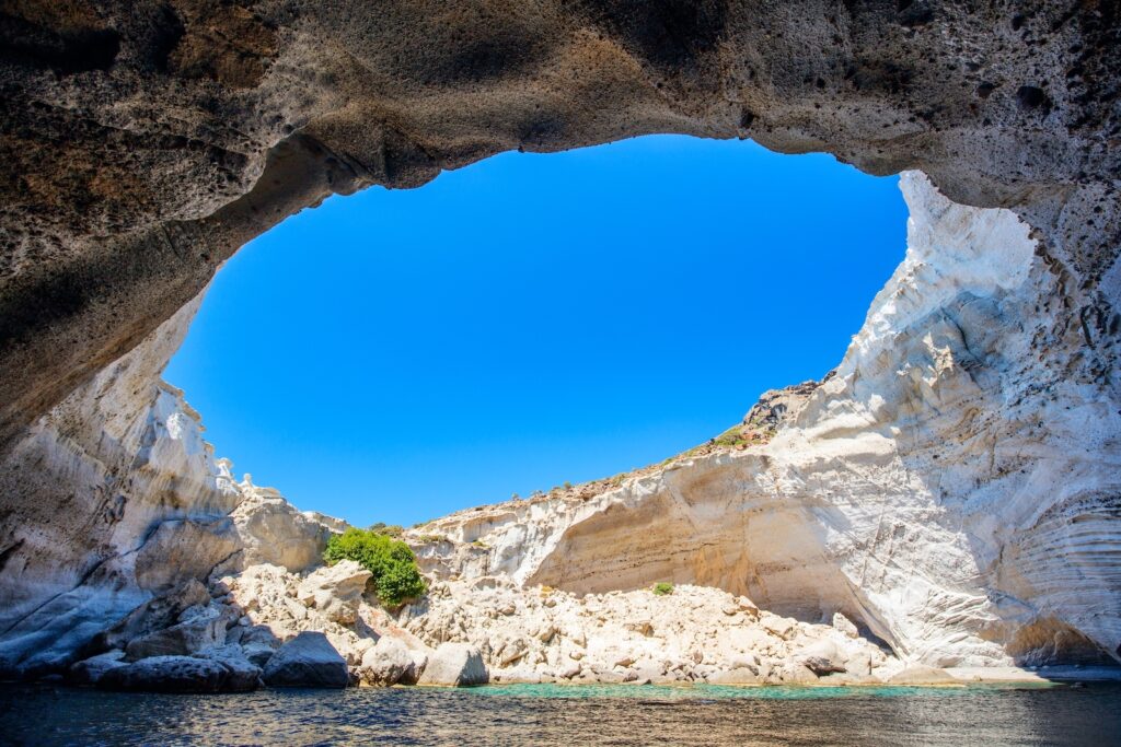 Griechenland, Milos, Meeresgrotte Sikia Cave