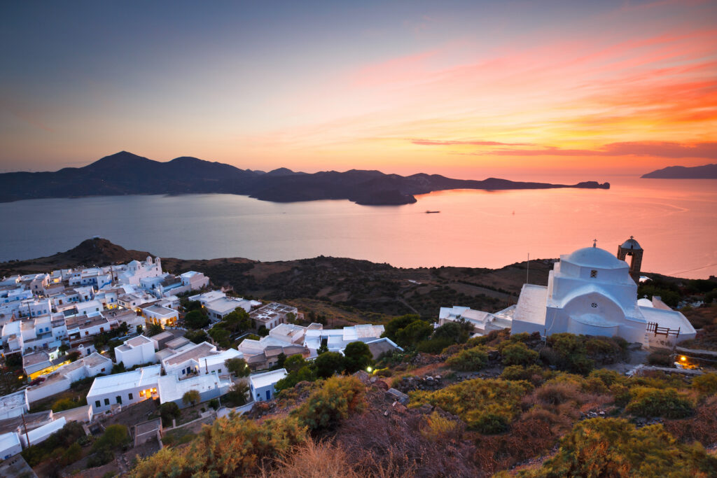 Griechenland, Milos, Sonnenuntergang über Plaka