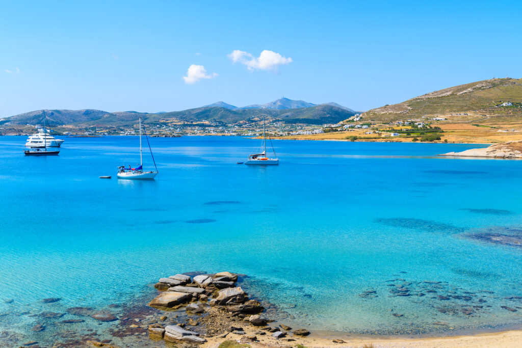Griechenland, Bootstour auf Paros in der Bucht von Monastiri