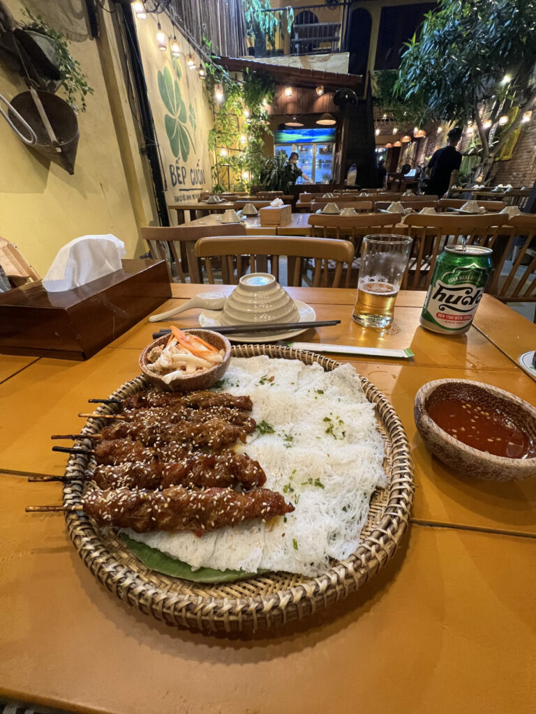 Vietnam, Restaurant, Fleisch vom Grill