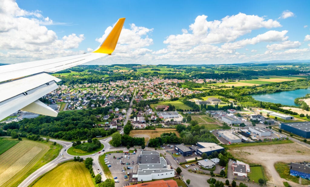 Flugzeug über  Bartenheim 