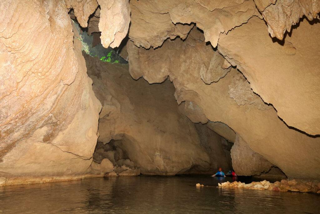 Belize, Cave Tubing