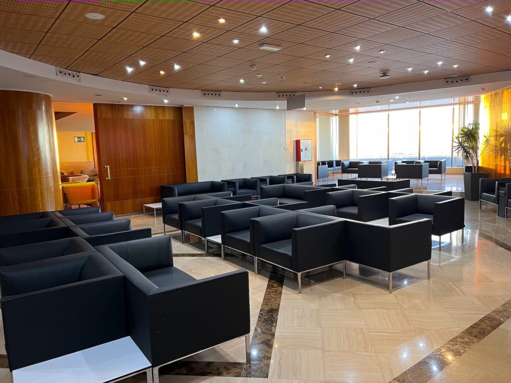 Die Flughafen-Lounge mit der Amex Business Platinum Kreditkarte besuchen: Sala Vip am TFS Flughafen