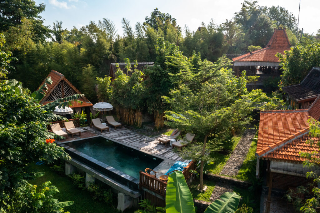 Blick auf den Poolbereich des Ubuntu Bali, in Canggu