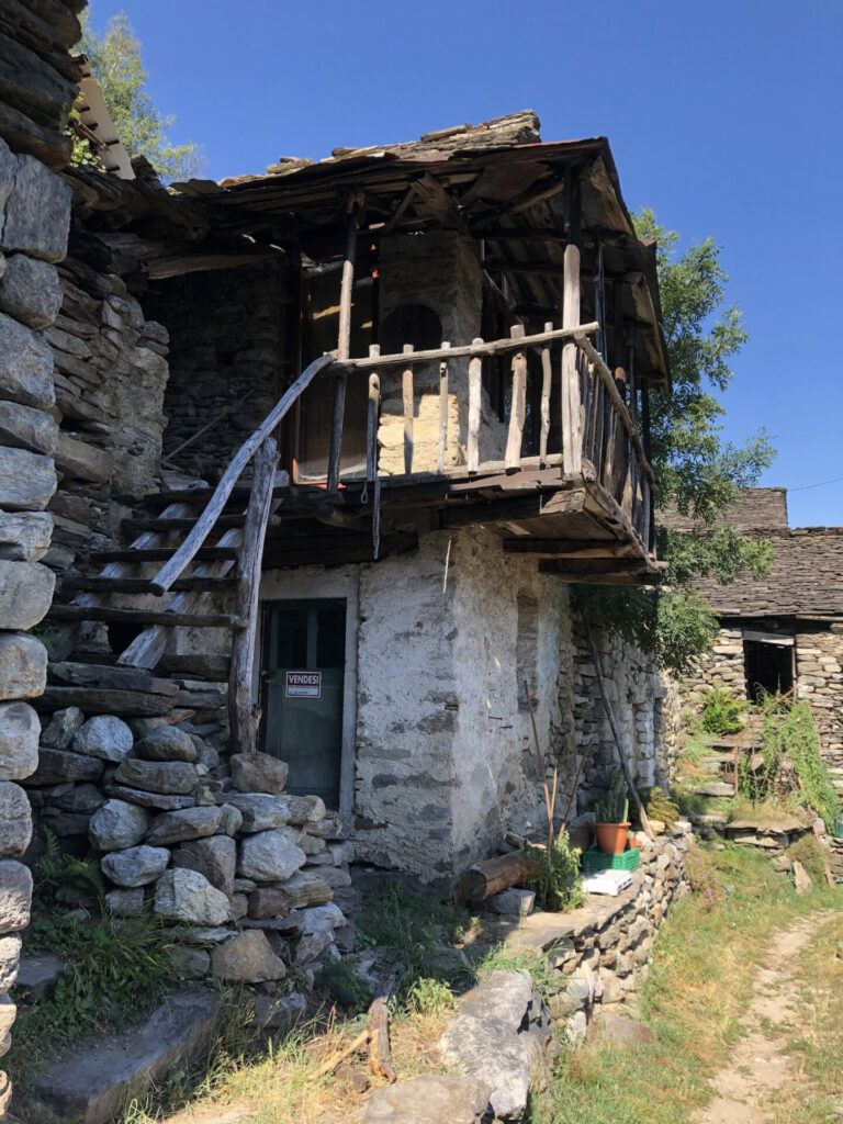 Steinhäuser im Dorf Zonca, Italien