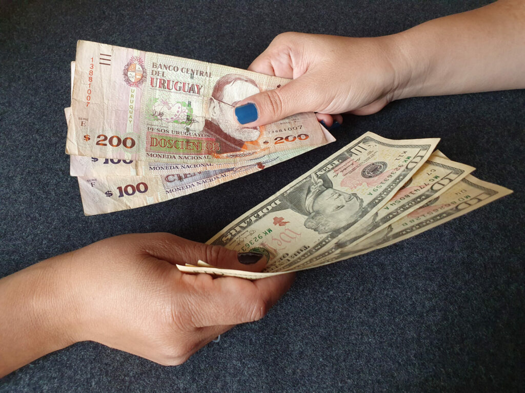 Tausch von Uruguayischen Peso in Dollar