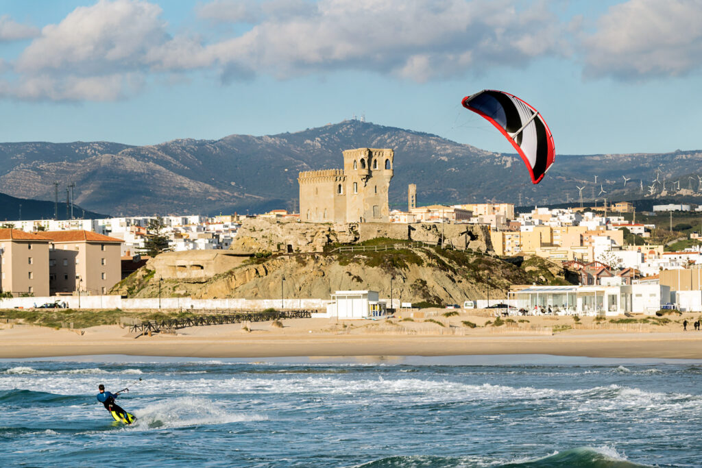 Spanien, Andalusien, Kitesurfen in Tarifa