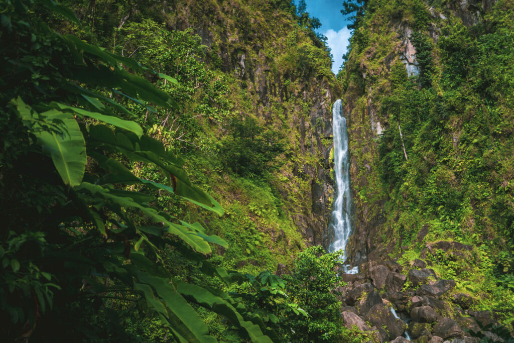 Blick auf den beeindruckenden Emerald Wasserfall