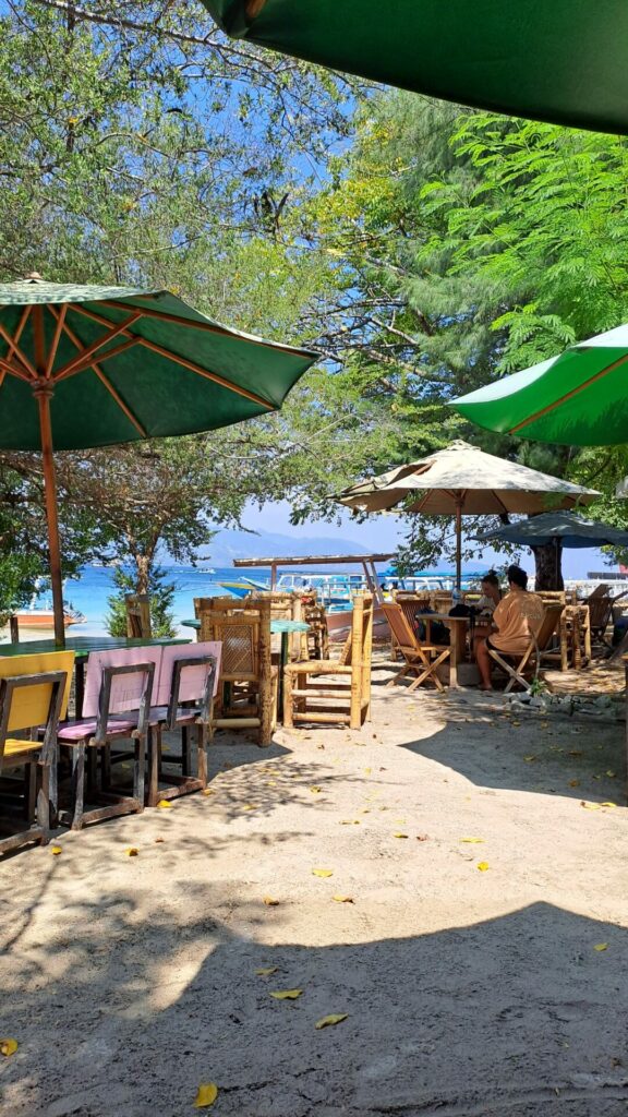 Indonesien, Gili Inseln, Restaurant am Strand