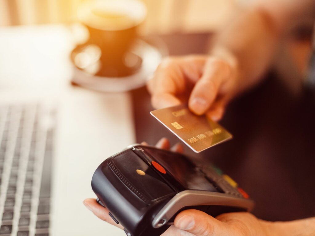 Mit Kreditkarte bezahlen kontaktlos