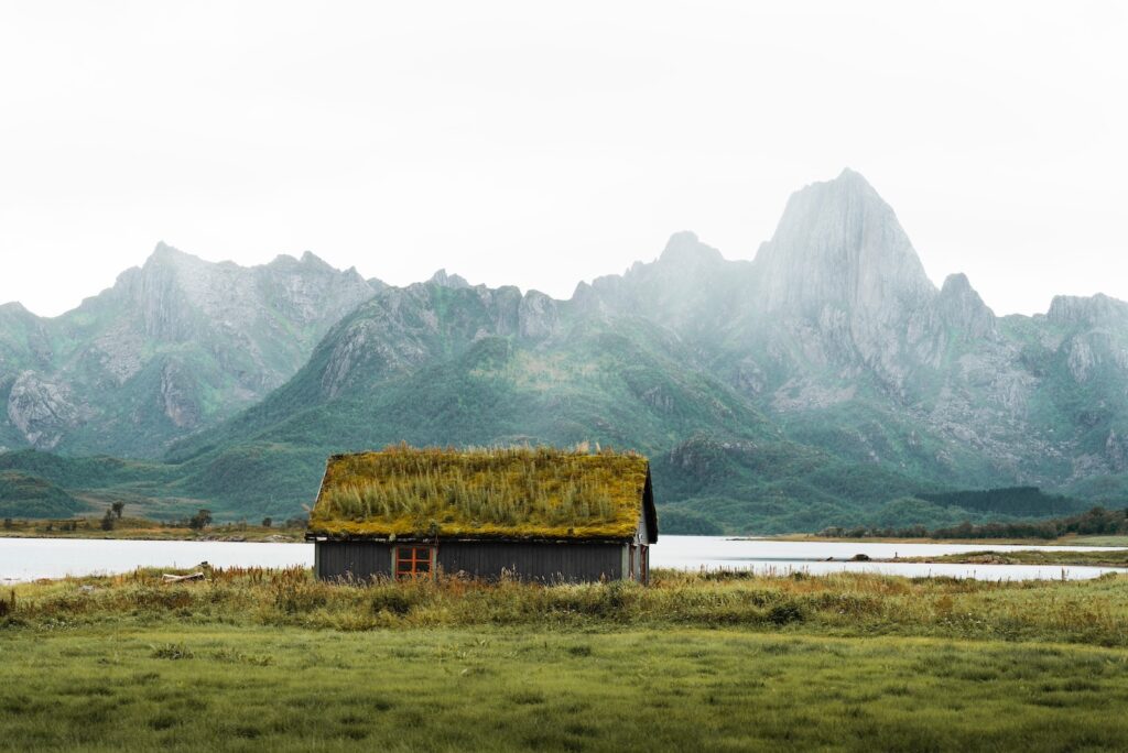 Norwegen, Inselgruppe Vesterålen, Kleine Holzhütte beim Ort Sortland
