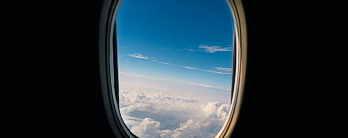 Im Flugzeug zum nächsten Trip