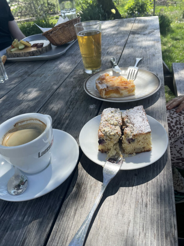 Zürich, Wanderung am Uetliberg und Pause im Hofcafe vom Gut Mädikon