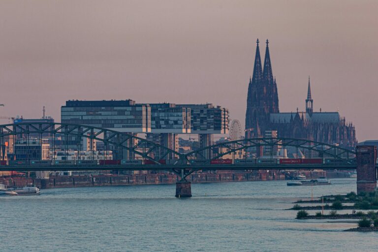 Köln Kurzreise: zentrales Hotel mit Frühstück und Dachterrasse mit Domblick ab 52€