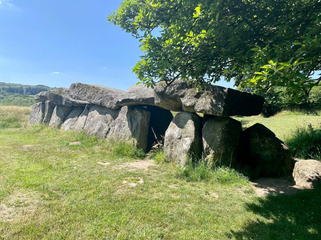 Dolmen Commana Bretagne Frankreich Reiseuhu