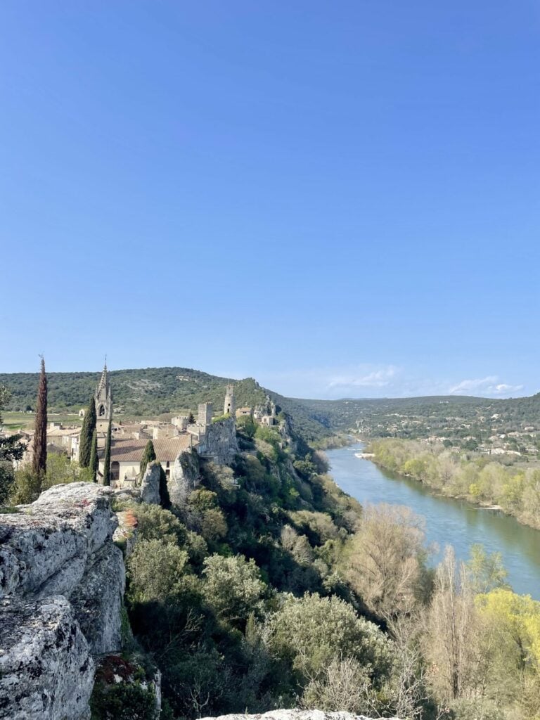 aigueze ardeche frankreich reiseuhu