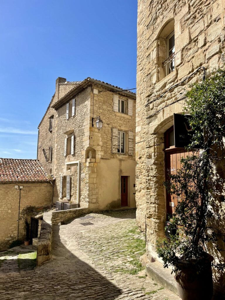 Impression Gordes Frankreich Reiseuhu