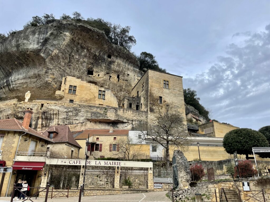 Les Eyzies Dordogne Frankreich Reiseuhu