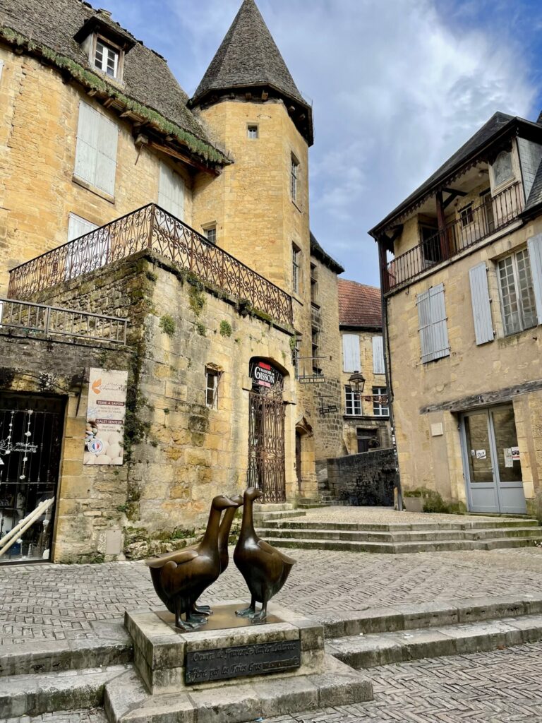 Sarlat la Canéda Dordogne Frankreich Reiseuhu