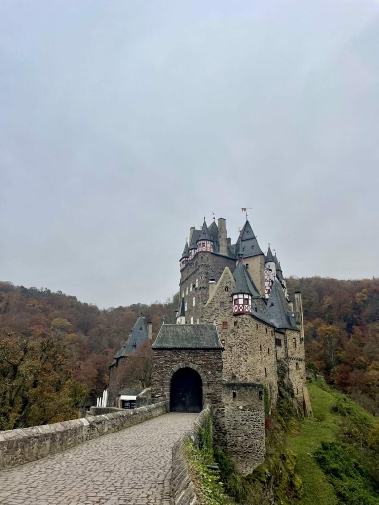 Burg Eltz Eingang Reiseuhu