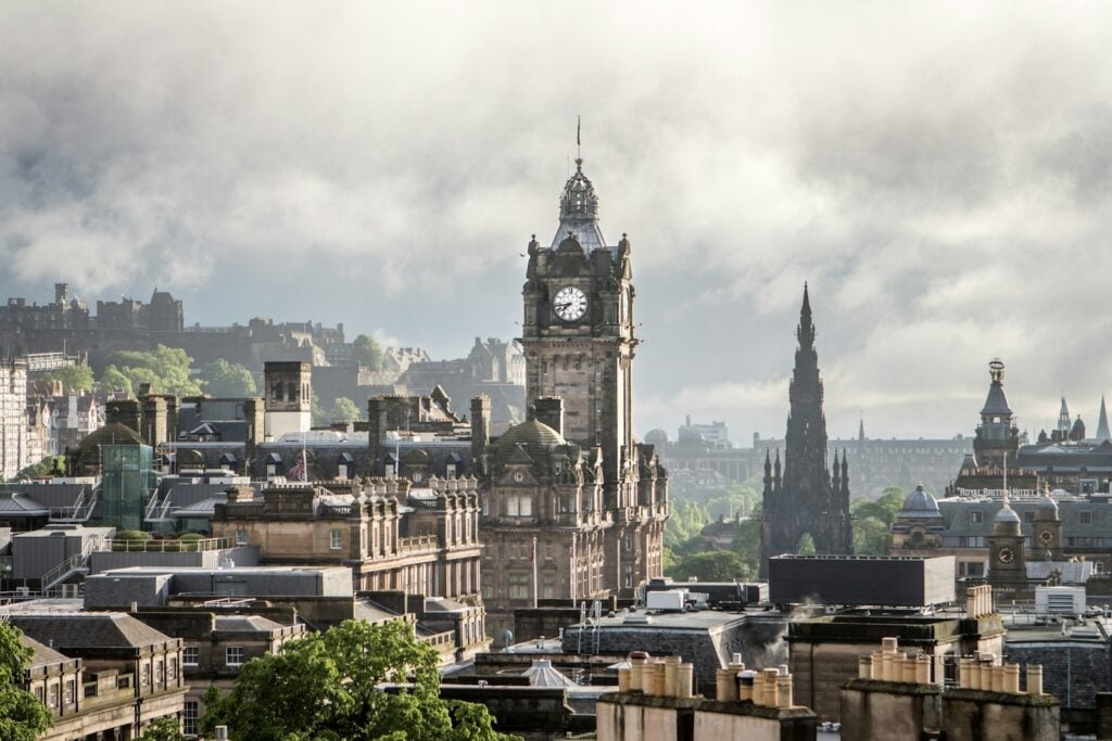 Blick über die Dächer von Edinburgh