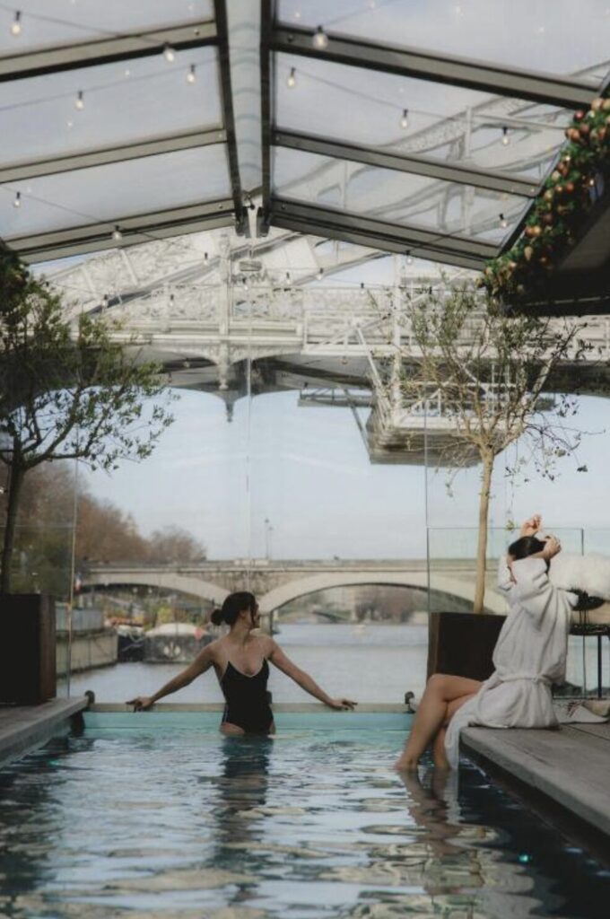 Paris Kurzreise: auf der Seine schwimmendes 4* Hotel ab 74€ p.P. (DZ)