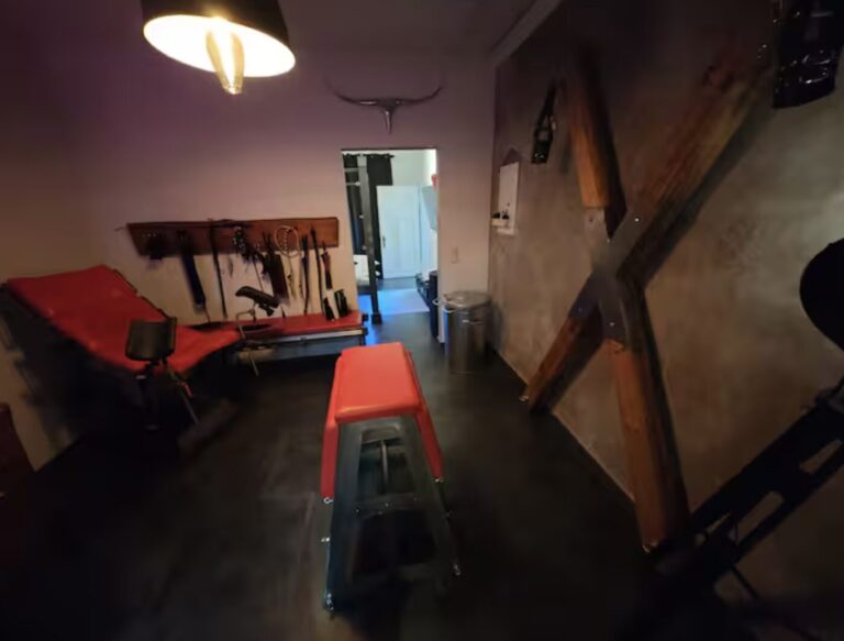 NRW Kurztrip: BDSM-Apartment ab 71€ p.P. (auch am Wochenende)