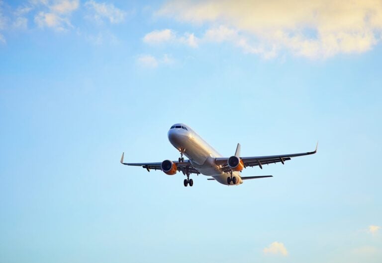 Airplain,Is,Flying,At,Sunset
