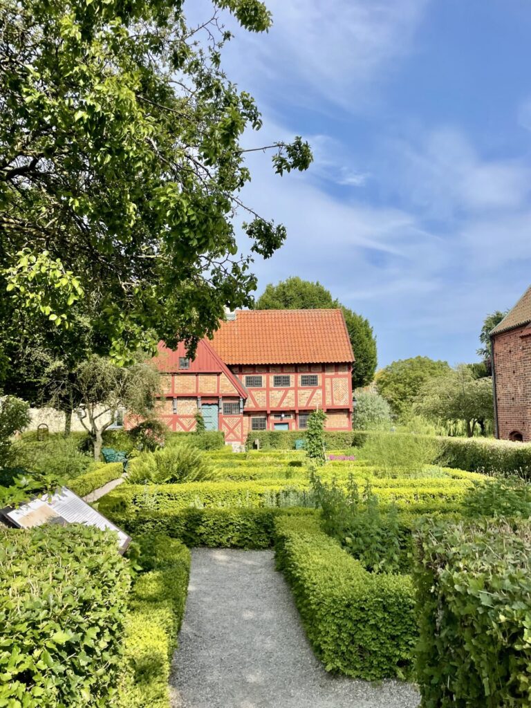 ystadt abbey reiseuhu