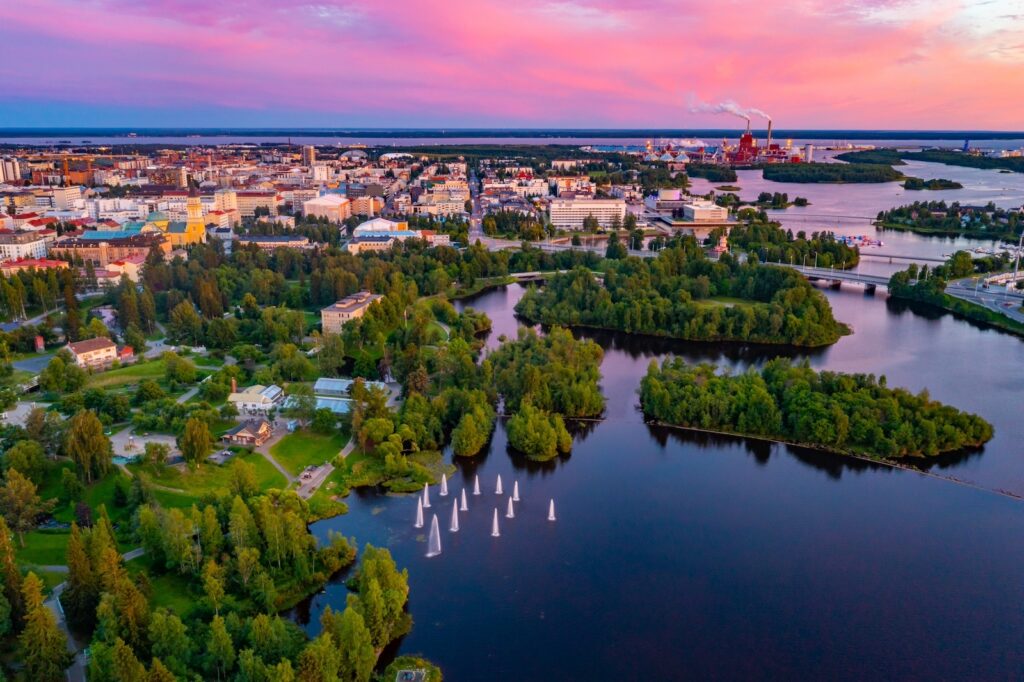 Finnland, Sonnenuntergang über der Stadt Oulu
