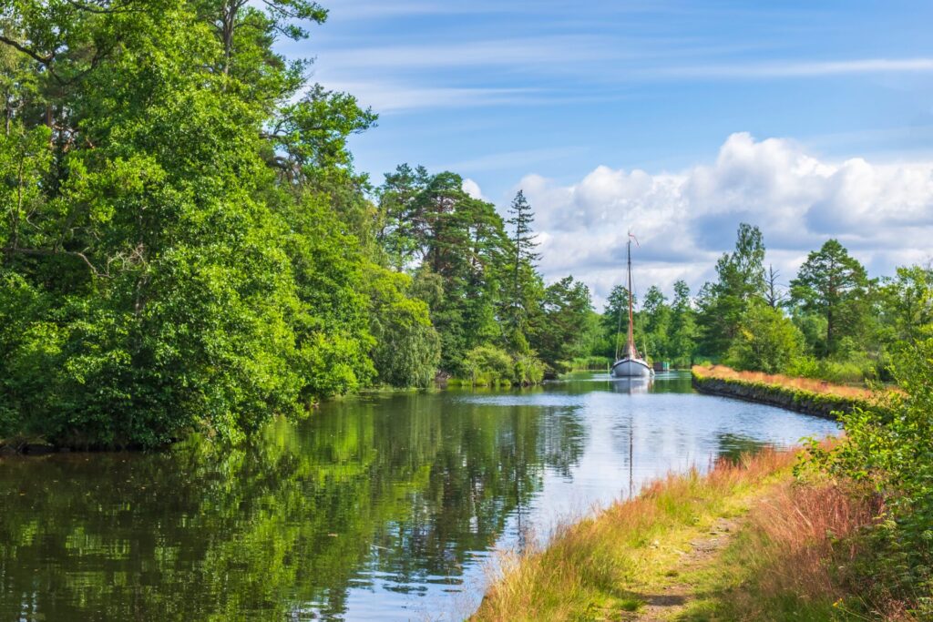 Gˆta,Canal,With,An,Old,Sailboat