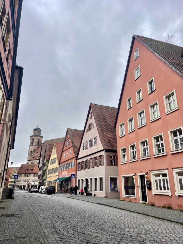 alte kopfsteinpflasterstraßen dinkelsbühl reiseuhu