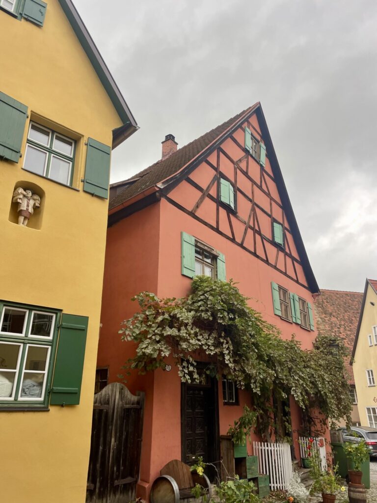 farbenfrohe häuser dinkelsbühl reiseuhu
