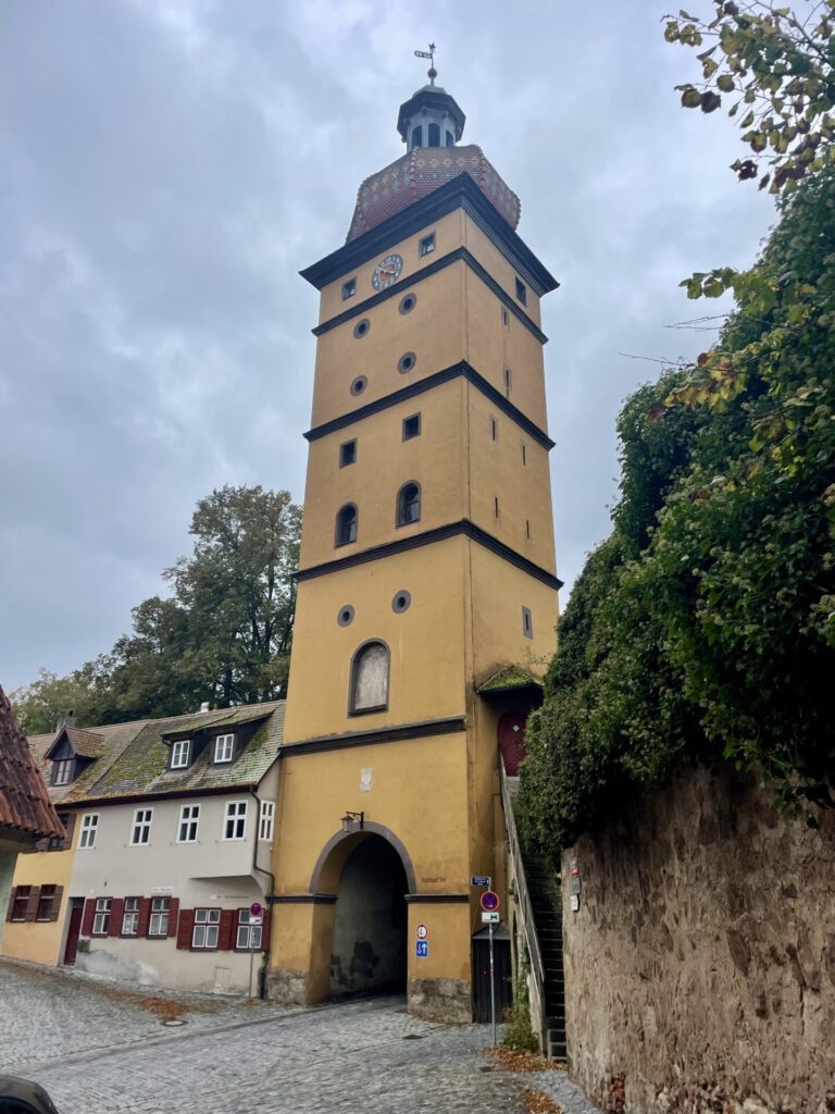 historische gebäude dinkelsbühl reiseuhu