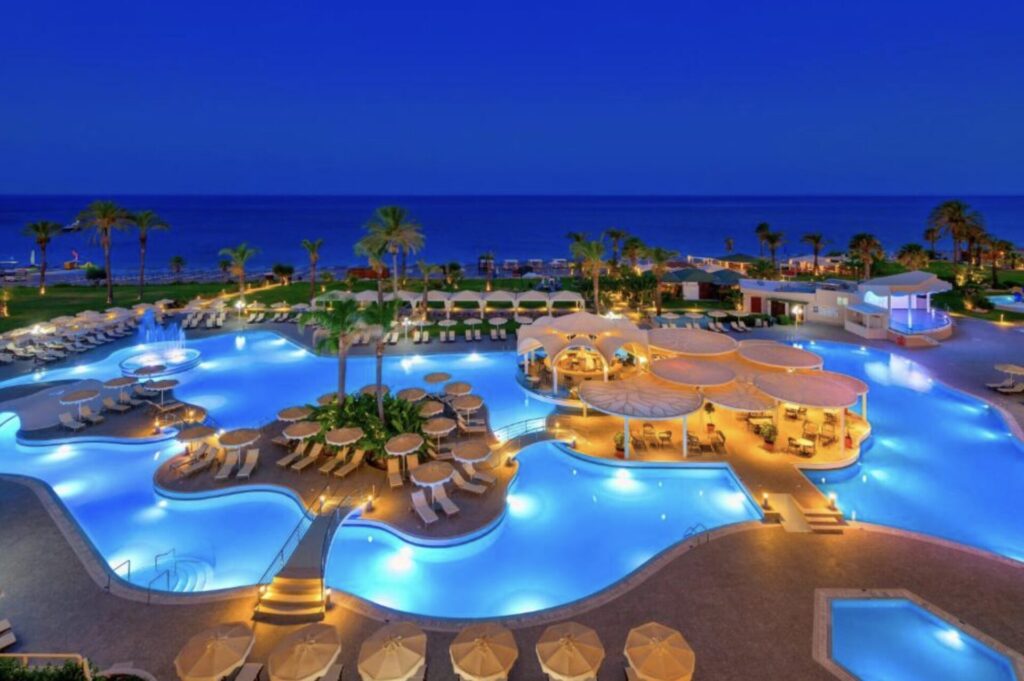 Rhodos mit Flug und Hotel: 1 Woche im 5* Hotel inkl. Halbpension ab 629€ p.P. (DZ)