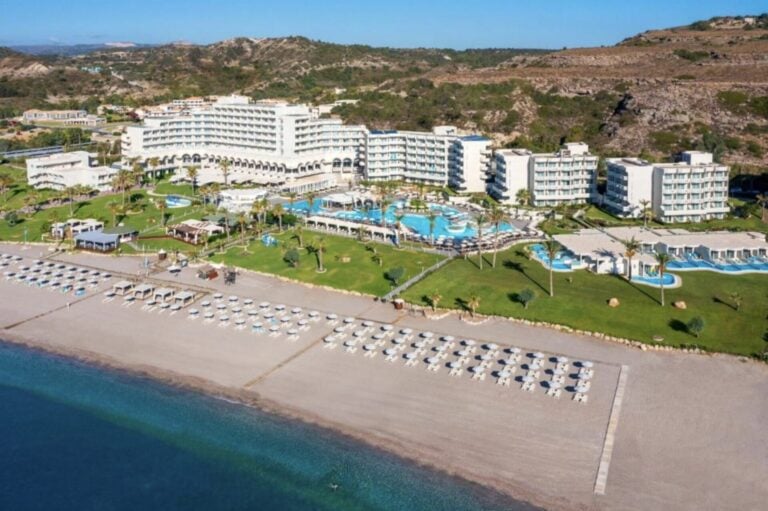 Rhodos mit Flug und Hotel: 1 Woche im 5* Hotel inkl. Halbpension ab 629€ p.P. (DZ)