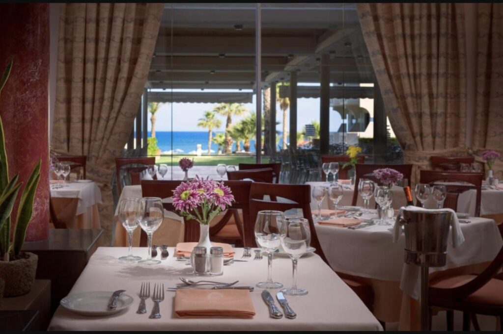 Rhodos mit Flug und Hotel: 1 Woche im 5* Hotel inkl. Halbpension ab 629€ p.P. (DZ)