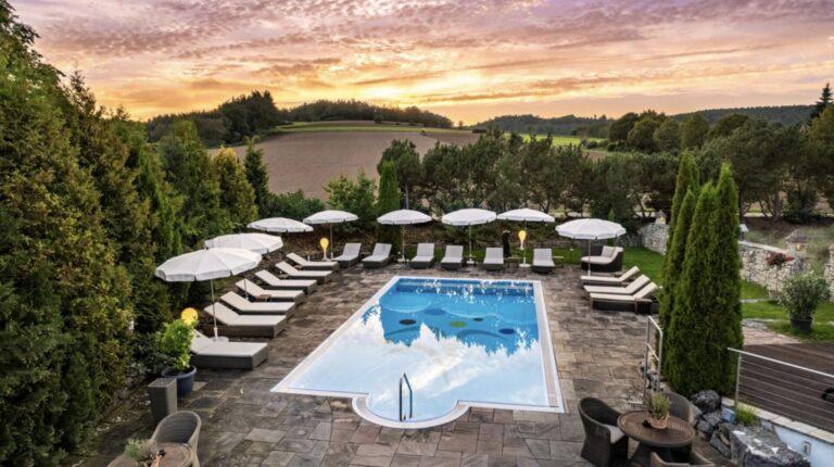 Wellness in Hessen – 4* Hotel mit Spa und Kursen ab 49,50€ p.P. (DZ) / hoteleigenes Gestüt und Streichelzoo