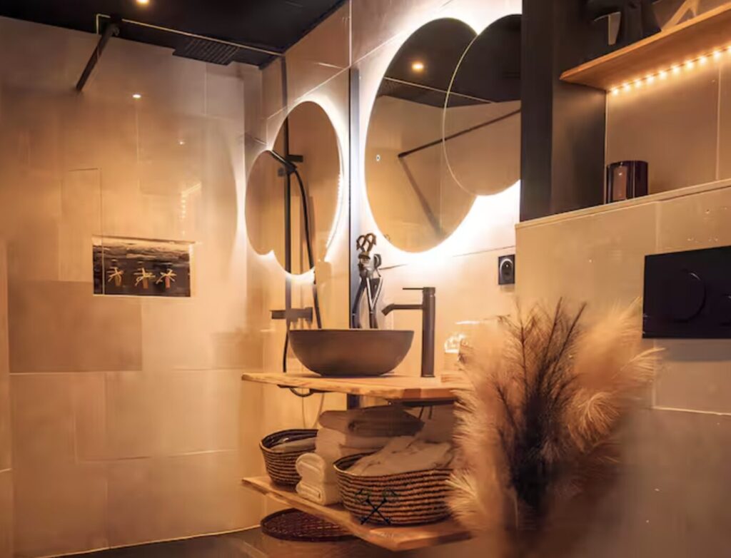 Frankreich Urlaub: Hotel auf der Grenze ihr schlaft mit dem Kopf in Frankreich und den Füßen in der Schweiz