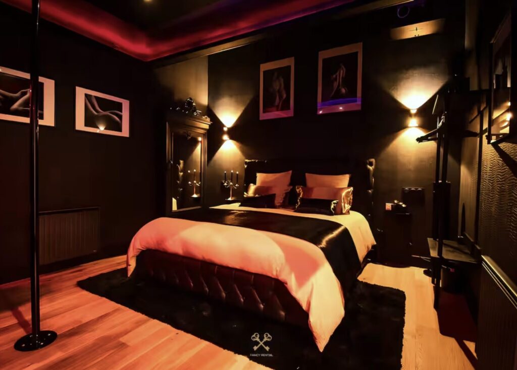 Frankreich Urlaub: Hotel auf der Grenze ihr schlaft mit dem Kopf in Frankreich und den Füßen in der Schweiz