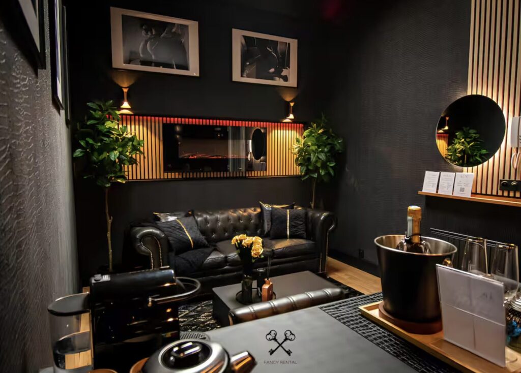 Frankreich Urlaub: Hotel auf der Grenze ihr schlaft mit dem Kopf in Frankreich und den Füßen in der Schweiz