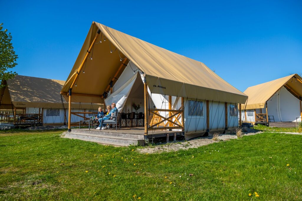 Glamping in den Niederlanden: 5 Tage im Glampingzelt am Strand ab 94€ p.P. (bei Vollbelegung)