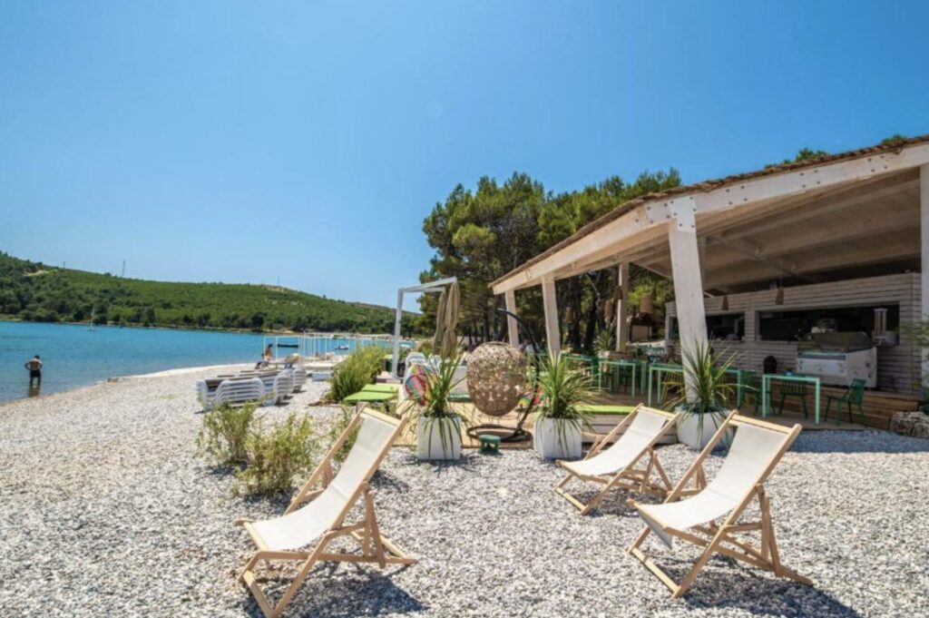 Glamping in Kroatien: 4* Resort direkt am Strand ab 37€ p.P.