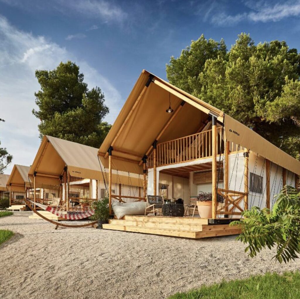 Glamping in Kroatien: 4* Resort direkt am Strand ab 37€ p.P.