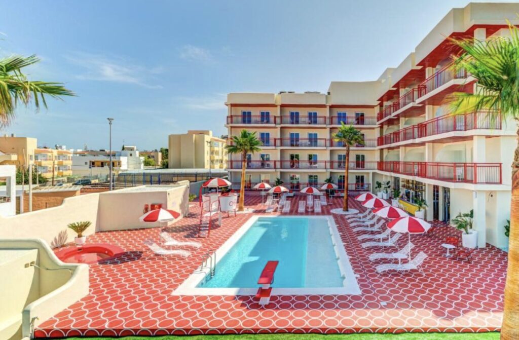 Ibiza Kurztrip: stylisches Erwachsenenhotel ab 44€ p.P. (Doppelzimmer)