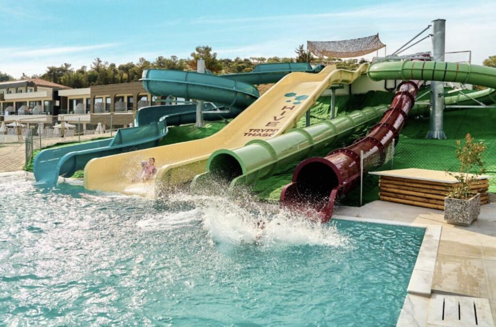 Urlaub auf Thassos: 1 Woche im 4* Strandhotel mit Halbpension, Swim up Zimmer, Flügen und Transfer ab 580€ p.P. (DZ)